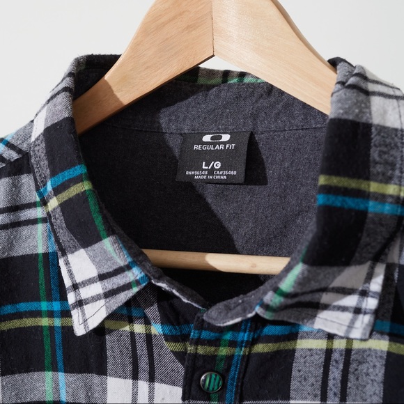 Oakley Flannel Button Up - Picture 3 of 5
